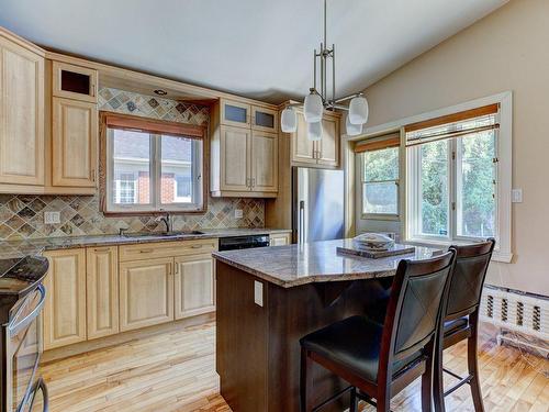 Cuisine - 442 Av. Woodlea, Mont-Royal, QC - Indoor Photo Showing Kitchen With Upgraded Kitchen