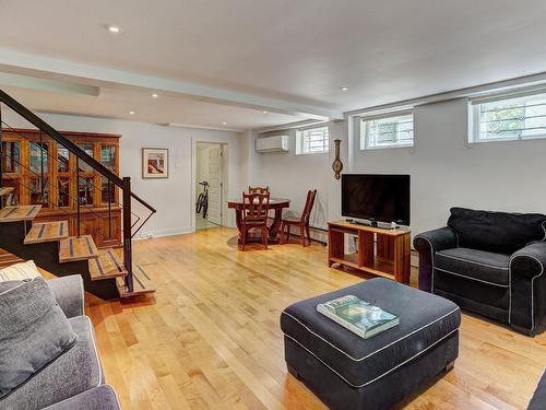 Sous-sol - 442 Av. Woodlea, Mont-Royal, QC - Indoor Photo Showing Living Room