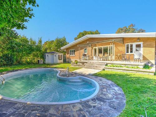 Piscine - 442 Av. Woodlea, Mont-Royal, QC - Outdoor With In Ground Pool With Deck Patio Veranda With Backyard