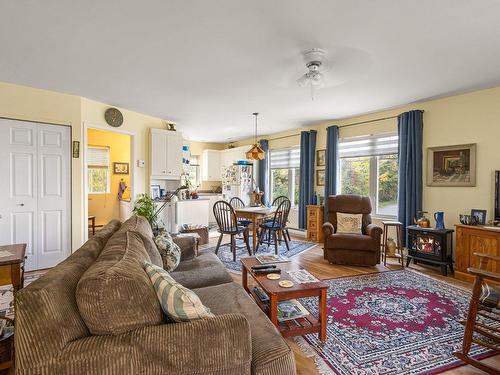 Logement - 11 Rue Beach Hill, Lac-Brome, QC - Indoor Photo Showing Living Room