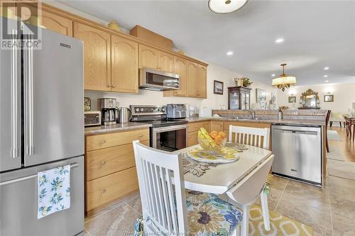 1384 Highnoon Drive, Windsor, ON - Indoor Photo Showing Kitchen