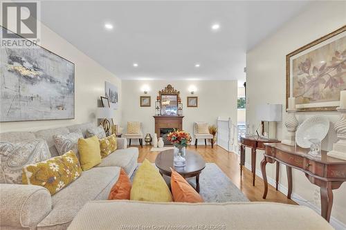 1384 Highnoon Drive, Windsor, ON - Indoor Photo Showing Living Room