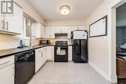 3730 Wildwood, Windsor, ON - Indoor Photo Showing Kitchen