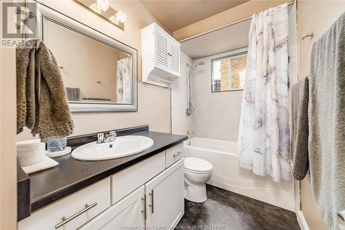 3730 Wildwood, Windsor, ON - Indoor Photo Showing Bathroom