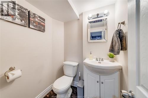 3730 Wildwood, Windsor, ON - Indoor Photo Showing Bathroom