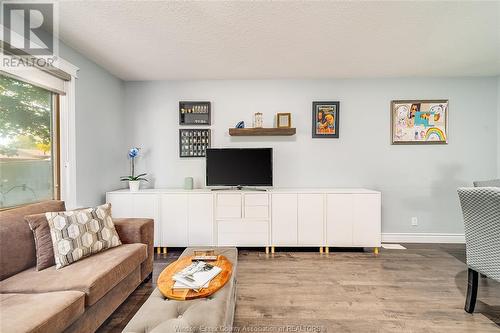 3730 Wildwood, Windsor, ON - Indoor Photo Showing Living Room