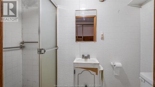 1694 George Avenue, Windsor, ON - Indoor Photo Showing Bathroom