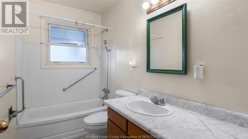 1694 George Avenue, Windsor, ON - Indoor Photo Showing Bathroom