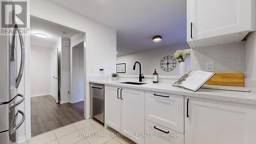 3037 Dewridge Avenue, Oakville, ON - Indoor Photo Showing Kitchen