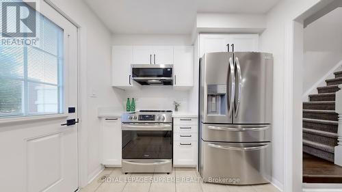 3037 Dewridge Avenue, Oakville, ON - Indoor Photo Showing Kitchen