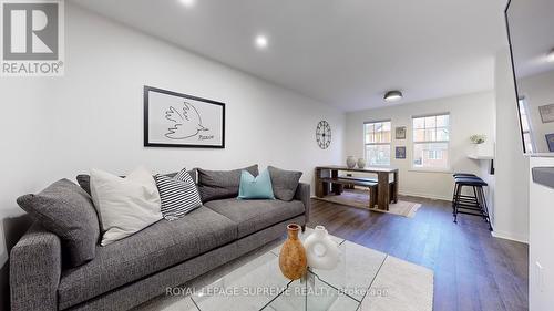 3037 Dewridge Avenue, Oakville, ON - Indoor Photo Showing Living Room