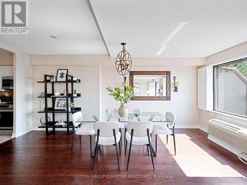 409 - 1000 Cedarglen Gate, Mississauga, ON - Indoor Photo Showing Dining Room