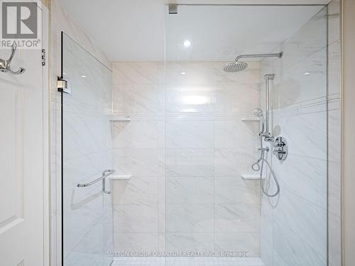 409 - 1000 Cedarglen Gate, Mississauga, ON - Indoor Photo Showing Bathroom