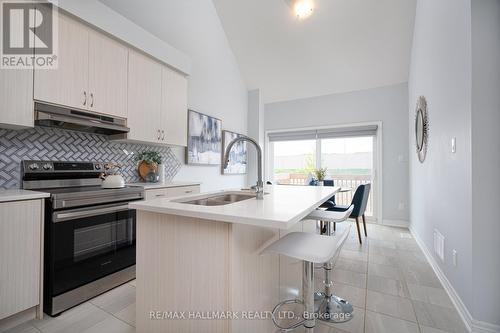 28 Bluestone Crescent, Brampton, ON - Indoor Photo Showing Kitchen