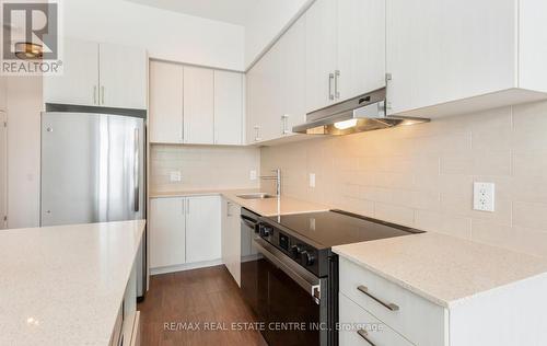 Ph03 - 2560 Eglinton Avenue W, Mississauga, ON - Indoor Photo Showing Kitchen With Upgraded Kitchen