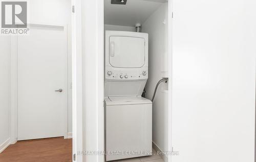 Ph03 - 2560 Eglinton Avenue W, Mississauga, ON - Indoor Photo Showing Laundry Room