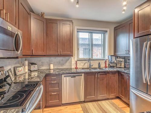 Cuisine - 4845 Av. Rosedale, Montréal (Côte-Des-Neiges/Notre-Dame-De-Grâce), QC - Indoor Photo Showing Kitchen With Double Sink With Upgraded Kitchen