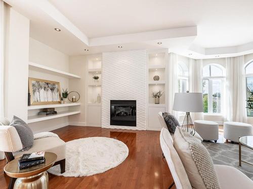 Den - 500-270 Rue De Vimy, Saint-Bruno-De-Montarville, QC - Indoor Photo Showing Living Room With Fireplace