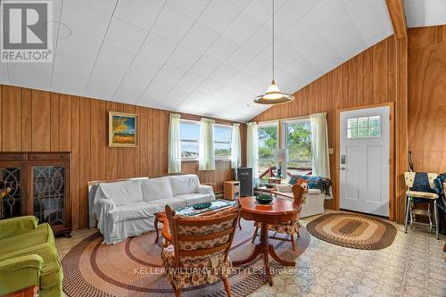 7403 Sanderson Road, Lambton Shores (Port Franks), ON - Indoor Photo Showing Living Room