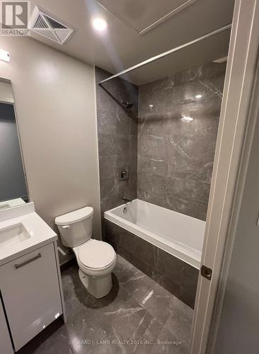 704 - 458 Richmond Street W, Toronto, ON - Indoor Photo Showing Bathroom