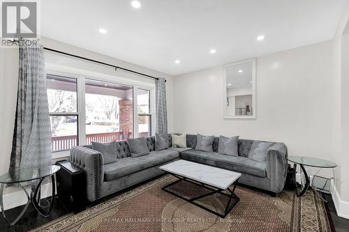 241 Eulalie Avenue S, Oshawa, ON - Indoor Photo Showing Living Room