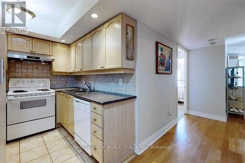 2429 - 15 Northtown Way, Toronto, ON - Indoor Photo Showing Kitchen