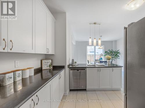 2565 Stallion Drive, Oshawa, ON - Indoor Photo Showing Kitchen With Double Sink