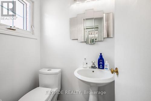 86 Oldhill Street W, Richmond Hill, ON - Indoor Photo Showing Bathroom