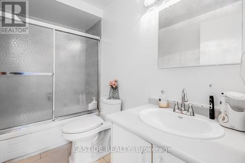 86 Oldhill Street W, Richmond Hill, ON - Indoor Photo Showing Bathroom