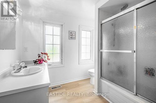 86 Oldhill Street W, Richmond Hill, ON - Indoor Photo Showing Bathroom