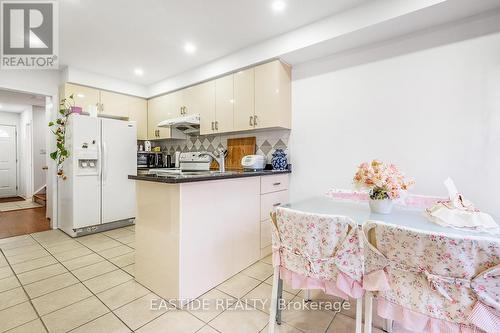 86 Oldhill Street W, Richmond Hill, ON - Indoor Photo Showing Kitchen