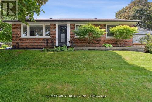 308 Donlin Avenue, Newmarket, ON - Outdoor