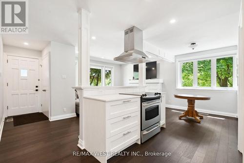 308 Donlin Avenue, Newmarket, ON - Indoor Photo Showing Kitchen