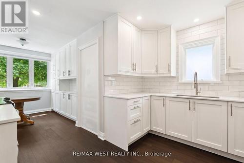 308 Donlin Avenue, Newmarket, ON - Indoor Photo Showing Kitchen