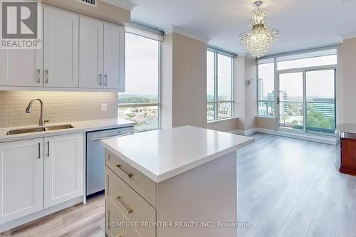 1602 - 30 North Park Road, Vaughan, ON - Indoor Photo Showing Kitchen