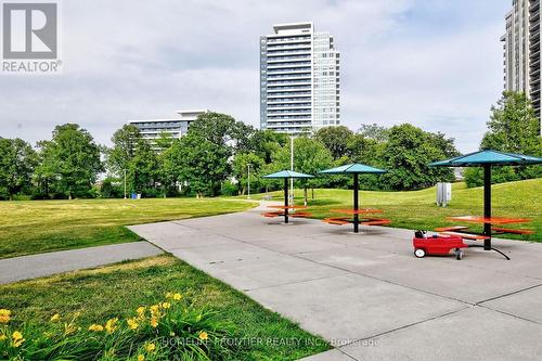 1602 - 30 North Park Road, Vaughan, ON - Outdoor