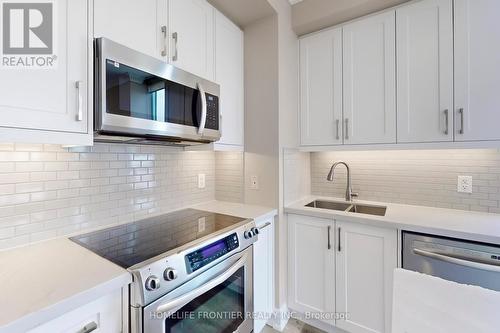 1602 - 30 North Park Road, Vaughan, ON - Indoor Photo Showing Kitchen With Double Sink With Upgraded Kitchen