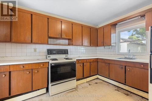 2027 Churchill Avenue, Burlington, ON - Indoor Photo Showing Kitchen