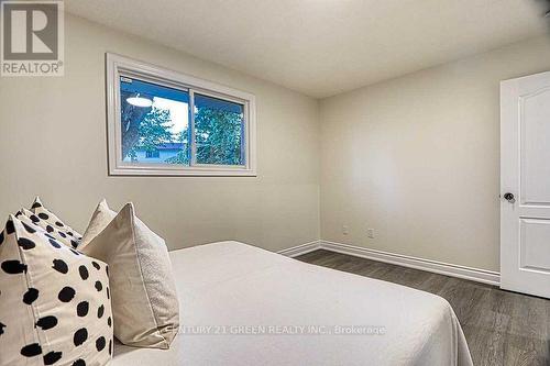 164 Gardiner Drive, Hamilton, ON - Indoor Photo Showing Bedroom