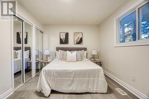 164 Gardiner Drive, Hamilton, ON - Indoor Photo Showing Bedroom