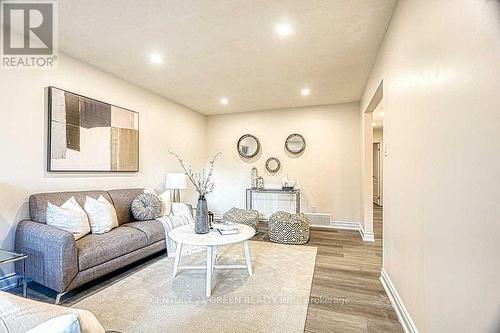 164 Gardiner Drive, Hamilton, ON - Indoor Photo Showing Living Room