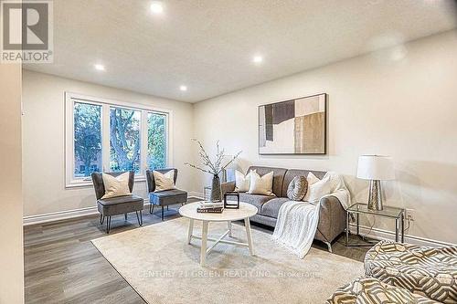 164 Gardiner Drive, Hamilton, ON - Indoor Photo Showing Living Room