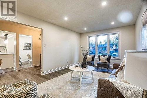 164 Gardiner Drive, Hamilton, ON - Indoor Photo Showing Living Room