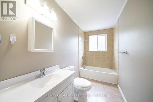 B - 137 Henry Street, Brantford, ON - Indoor Photo Showing Bathroom