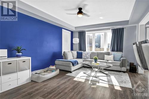 149 Mandalay Street, Ottawa, ON - Indoor Photo Showing Living Room