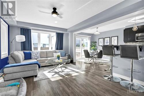 149 Mandalay Street, Ottawa, ON - Indoor Photo Showing Living Room