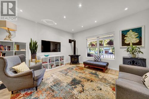 214 Wellington Main St Street, Prince Edward County (Wellington), ON - Indoor Photo Showing Living Room