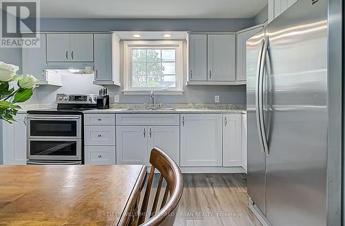 242 Oshawa Boulevard S, Oshawa, ON - Indoor Photo Showing Kitchen