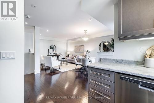 20 Nearco Crescent, Oshawa, ON - Indoor Photo Showing Kitchen With Upgraded Kitchen