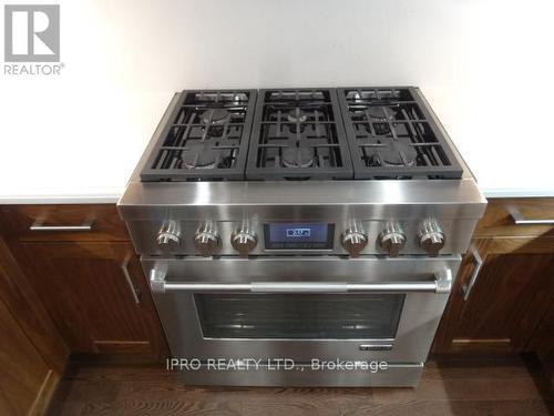 372 Salisbury Lane, Newmarket, ON - Indoor Photo Showing Kitchen